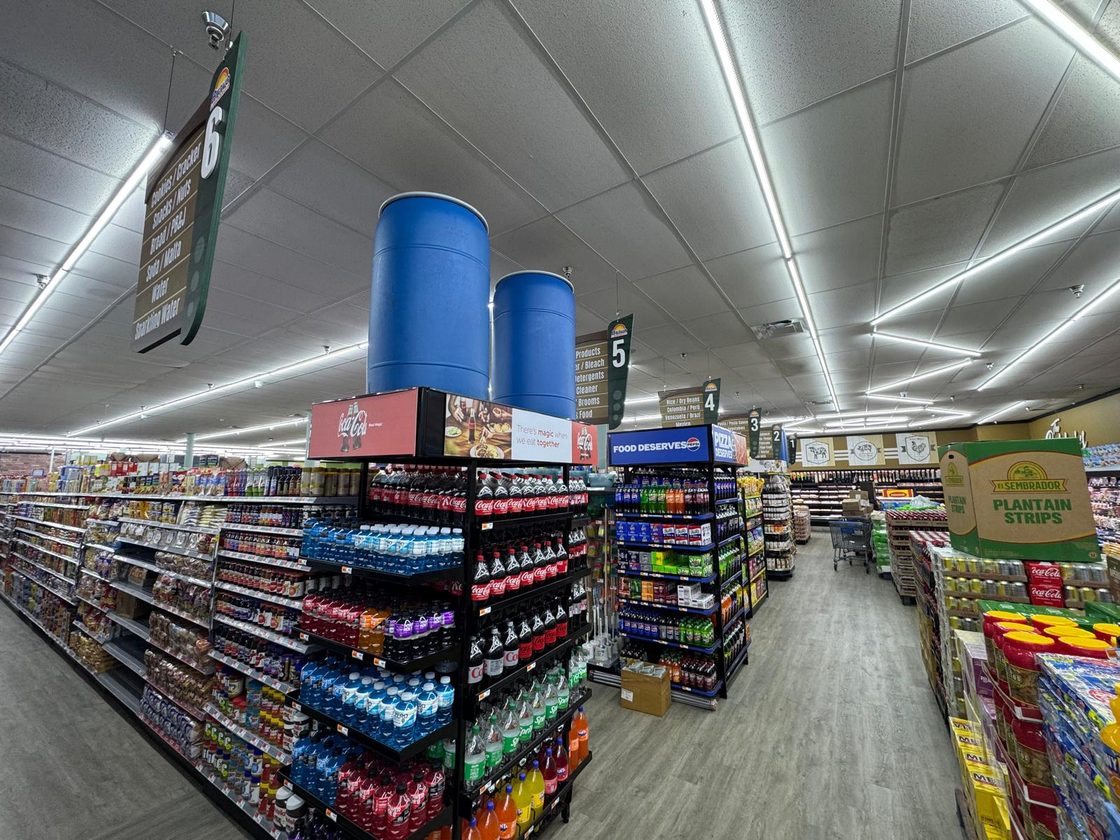Center aisle at Bravo Supermarkets Winter Garden